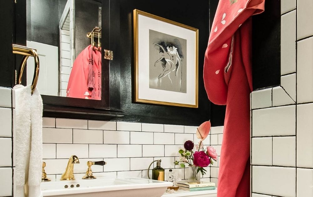 Dark Paint In A Small Bathroom Here S What You Need To Know - Can You Paint A Small Bathroom Black Dark Paint In A Small Bathroom Here S What You Need To Know - Can You Paint A Small Bathroom Black
