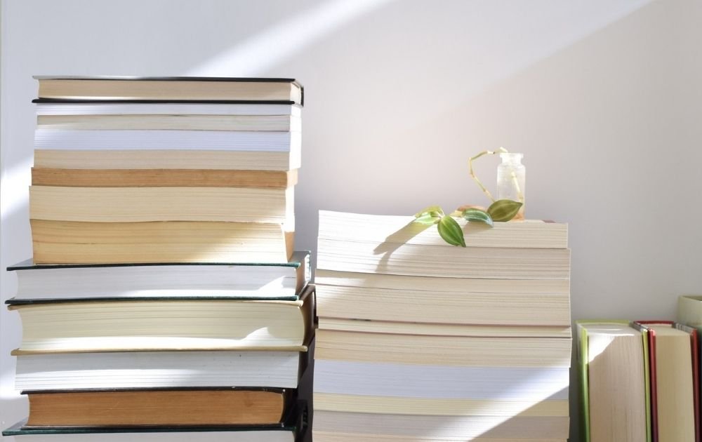 10 Clever Ways To Store Books In A Small Apartment